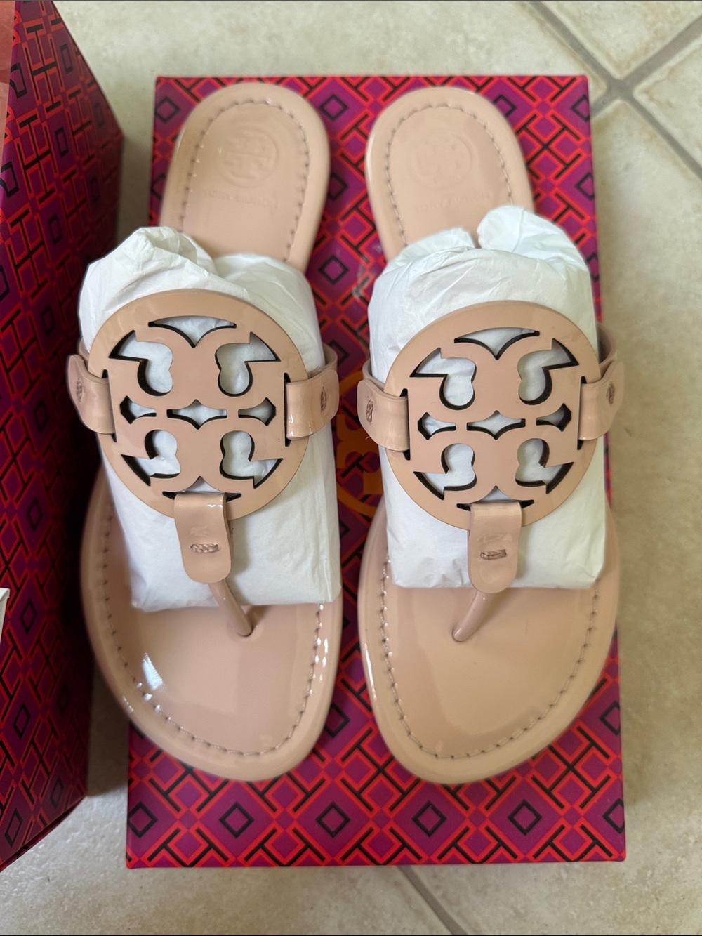 Tory Burch Patent Logo Thong Miller Sandals in Sea Shell Pink Size 8